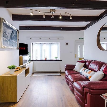 Sunshine Cottage By Happy Sunshine Stay Golborne Extérieur photo