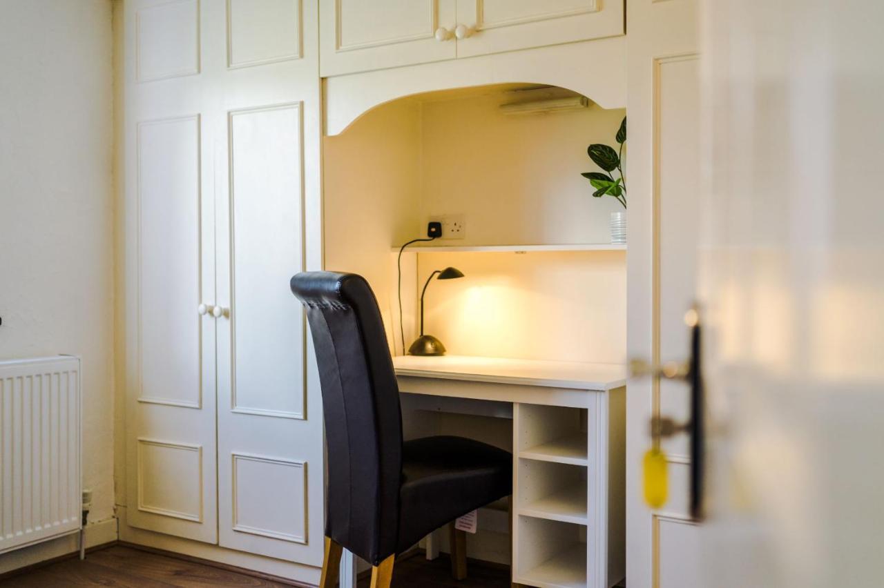 Sunshine Cottage By Happy Sunshine Stay Golborne Extérieur photo