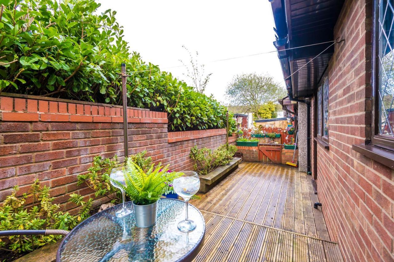 Sunshine Cottage By Happy Sunshine Stay Golborne Extérieur photo